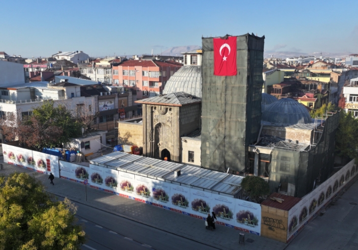 Bakan Altay ki nemli Seluklu Eserindeki Restorasyon almalarn nceledi