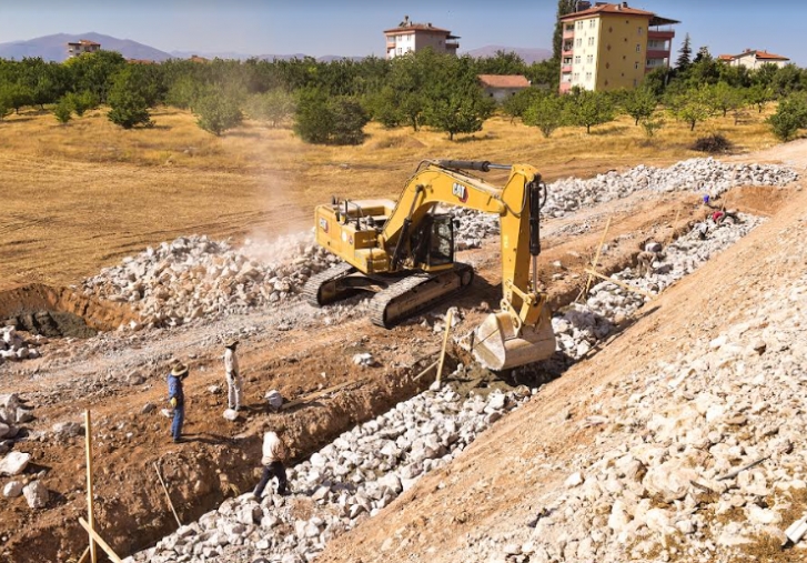 Kuzey Kuak Yolunda stinat Duvar Yaplyor