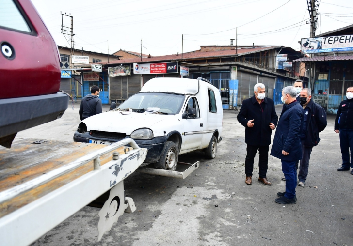 Yeilyurt Belediyesi Zabta Ekipleri Tarafndan Sahipsiz ve Hurda Ara Operasyonu